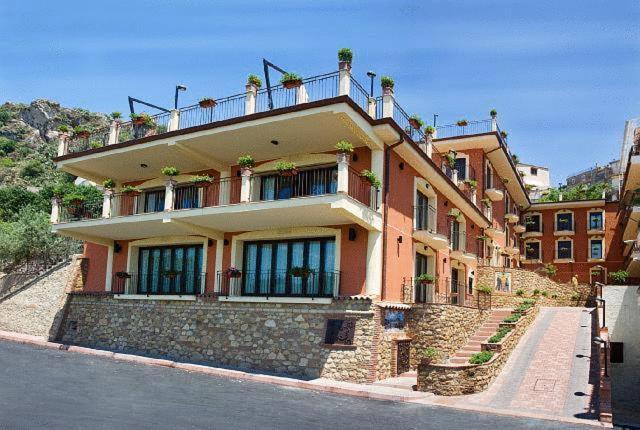 Agostiniana Hotel Santa Teresa Di Riva Bagian luar foto