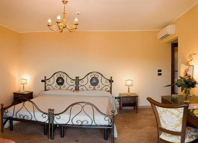 Agostiniana Hotel Santa Teresa Di Riva Bagian luar foto